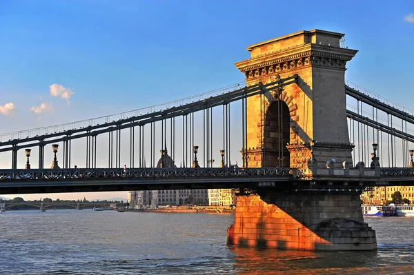 Pont à chaînes au coucher du soleil, Budapest — Photo