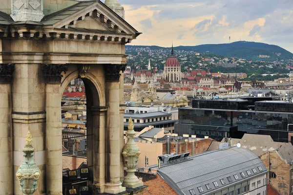 Historiska byggnader i centrum av Budapest — Stockfoto