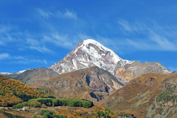 Malebný pohled pohoří Kazbek, Georgia — Stock fotografie