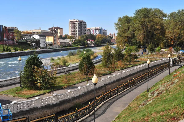 Utsikt över floden i Vladikavkaz — Stockfoto