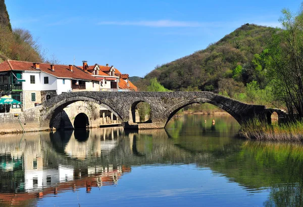 Puente antiguo en Rieka — Foto de Stock