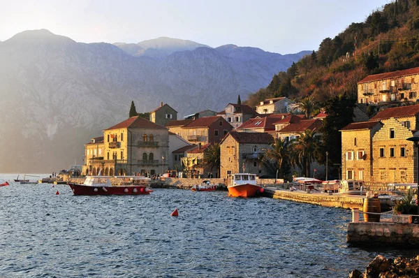 Ciudad vieja de Perast, bahía de Kotor —  Fotos de Stock