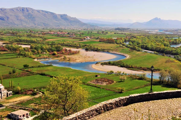 Windiger Fluss in den Bergen — Stockfoto