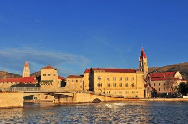 Sunset'teki Trogir eski şehrin görünümü