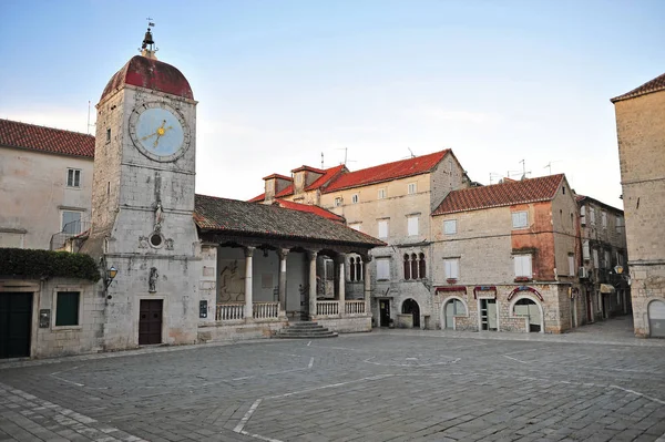 Piazza della città di Trogir, Damlatia — Foto Stock