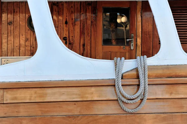 Vnější vzhled dřevěné lodi — Stock fotografie