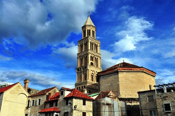 Stará bell tower Diokleciánův palác, Split — Stock fotografie