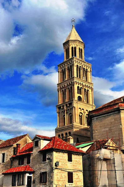 Stará bell tower Diokleciánův palác, Split — Stock fotografie