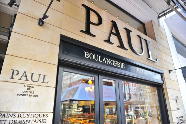 Gevel van Paul bakkerij café — Stockfoto