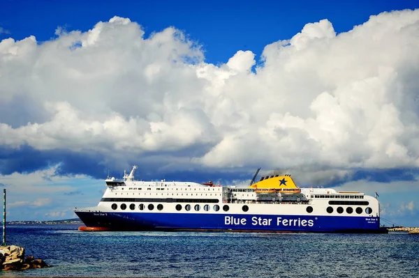 Blue Star Ferries al porto di Naxos — Foto Stock