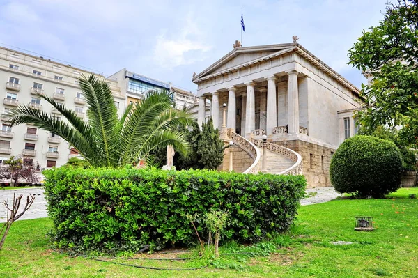 Gammal byggnad på gatan Aten — Stockfoto