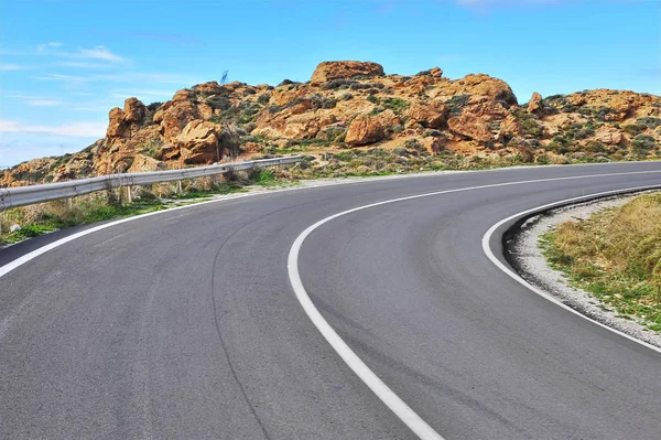 Asphalt road in mountains — Stock Photo, Image