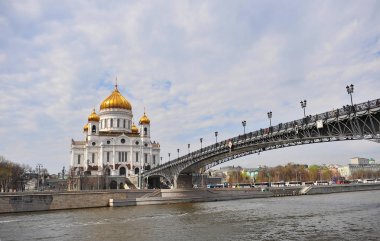 Kurtarıcı İsa Katedrali Moskova Nehri üzerinde