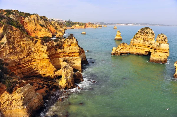 Lagos Resort, Algarve 'deki taşlı güzel doğal manzara. — Stok fotoğraf