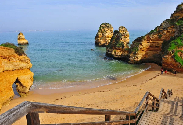 Escaleras de madera en la playa de Camilo — Foto de Stock