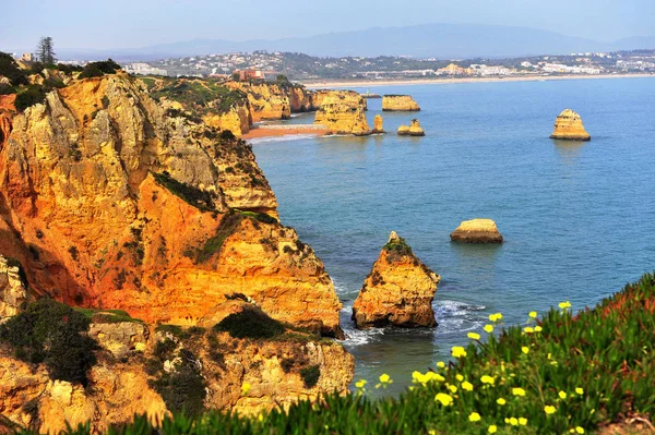 Incroyable bord de mer rocheux à Lagos resort, Portugal — Photo