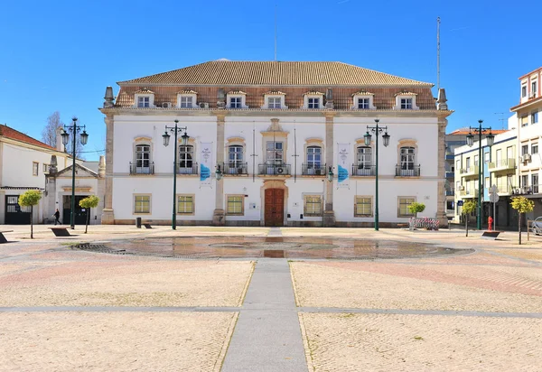 Portimao şehir merkezinde çeşmeli güzel bir meydan. — Stok fotoğraf
