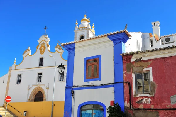 Casas coloridas del casco antiguo de Portimao — Foto de Stock