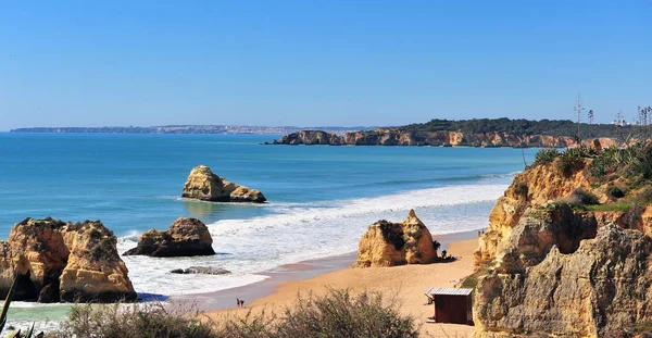 Vue imprenable sur la plage de sable public de Portimao — Photo