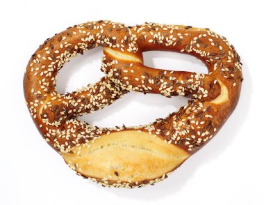 Beyaz arka plan üzerinde izole simit