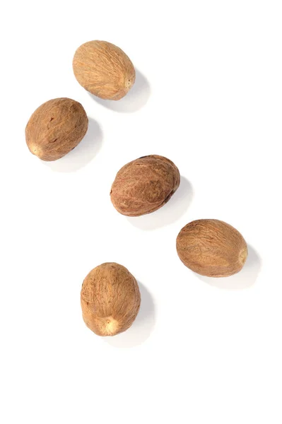 白で分離された nutmegs — ストック写真