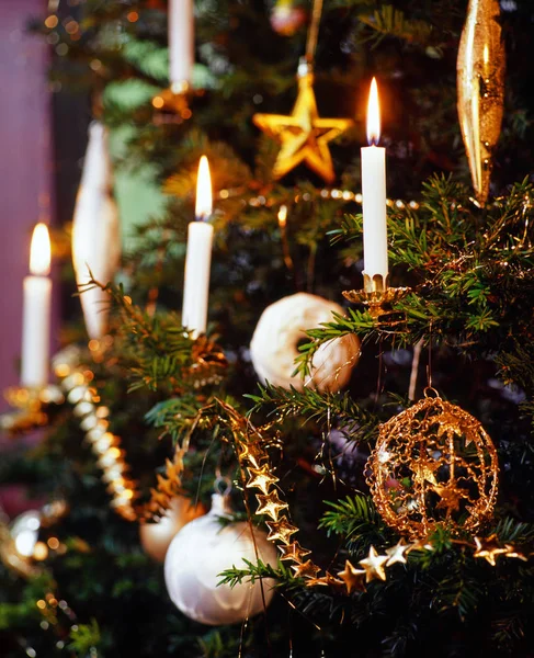 Albero di Natale decorato — Foto Stock