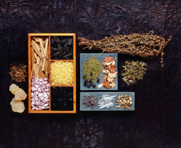 çeşitli tütsü reçineler