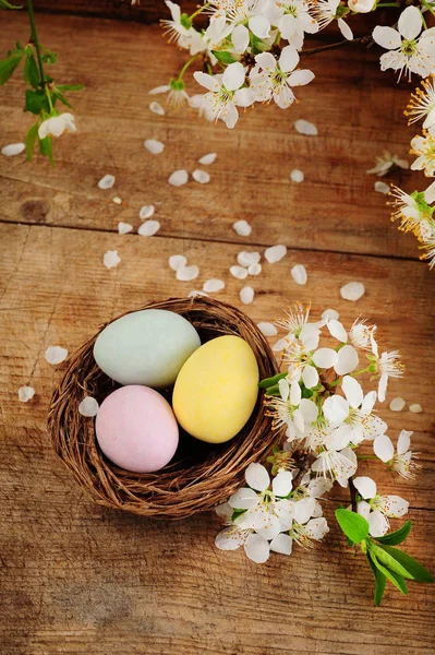 Koszyk wielkanocny z jajkami — Zdjęcie stockowe