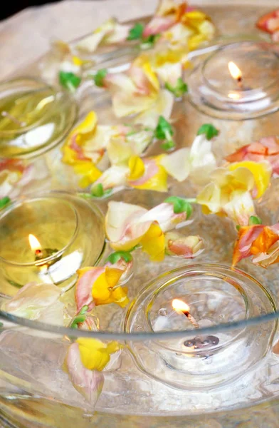 Water bowl with floating candles — Stock Photo, Image