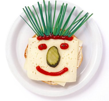 peynir ekmek yüz plaka üzerinde