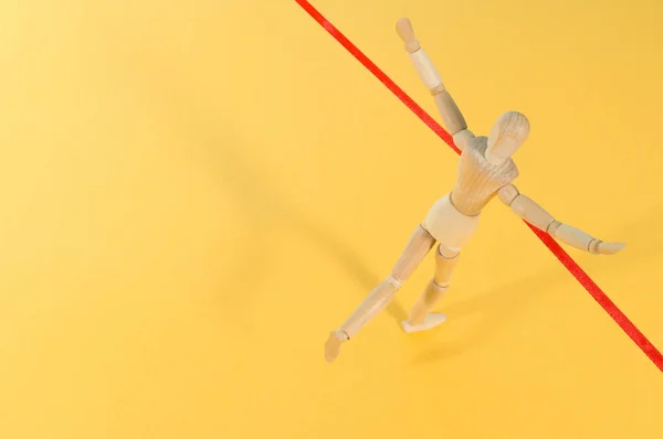 Yarışta zafer. Spor müsabakasını. İlk bitirmek geldi.