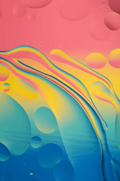 Gökkuşağı renkleri çerçevede bir yuvarlak ve akan şekiller arka plan.