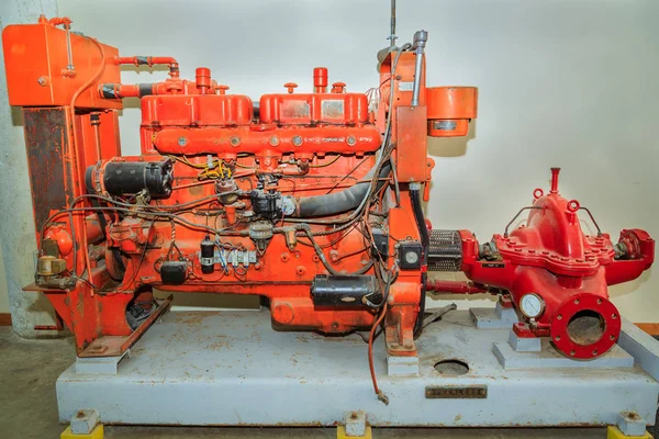 güzel ayrıntılı closeup görünümü eski vintage makine araç yangın pompası 