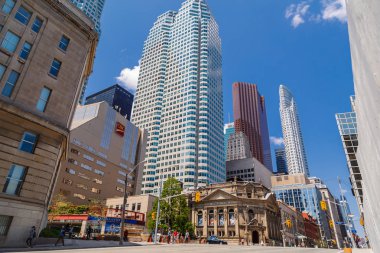 şaşırtıcı davetkar Toronto şehir manzaralı eski vintage klasik Binası ve insanlar içinde geçmiş olan