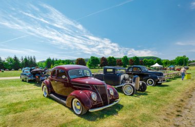  güzel tarafı eski vintage retro klasik arabalar Park önden görünümü