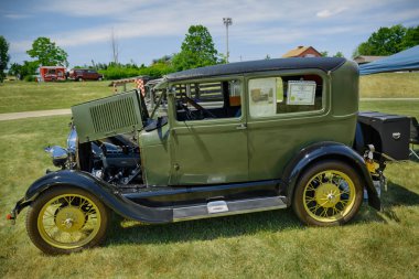 eski klasik vintage retro otomobil park şaşırtıcı yan görünüm