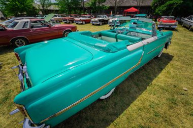  Klasik vintage retro otomobil park açık içinde güzel yan görünüm