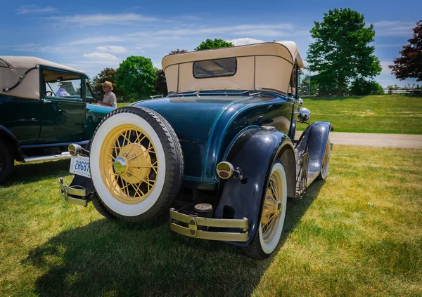 Schöne Rückansicht des alten Oldtimers — Stockfoto