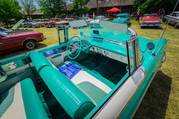 Increíble vista de cerca de clásico vintage retro convertible interior del coche —  Fotos de Stock
