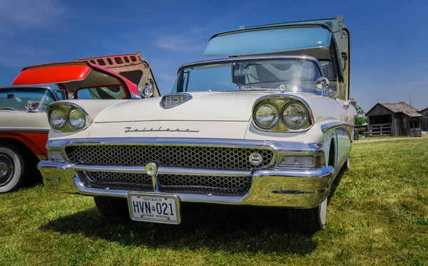 Closeup amazing front view of classic vintage retro, convertible car in park — Stock Photo, Image