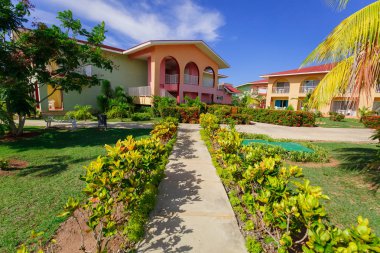 resort bina ve zemin mavi gökyüzü arka plan güzel büyük görünüm 