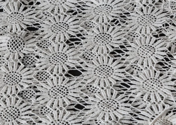 Incrível, cremoso branco de malha padrão texturizado fundo no escuro — Fotografia de Stock