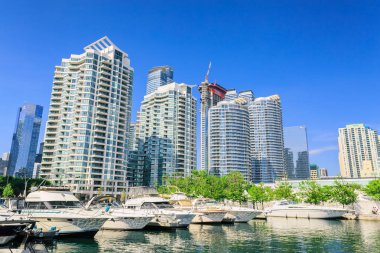  Toronto görünümünü aşağı şehir alanı konut kınamak şık binaların çeşitli yat ve tekne ile davet lüks sahil açık koyunda Park