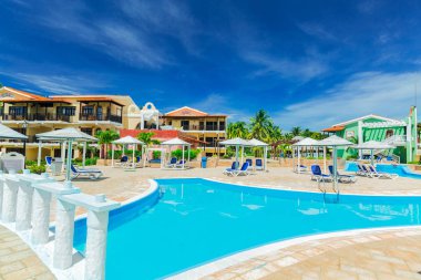 Yüzme Havuzu ve retro şık binaların sömürge otel gerekçesiyle, güzel harika manzarasına davet 