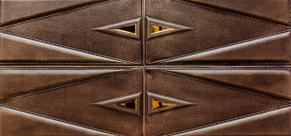 Bela vista closeup de couro marrom escuro detalhou azulejos de parede decorativos interiores — Fotografia de Stock
