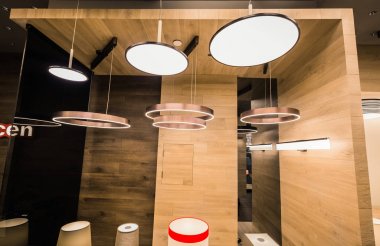 Vaughan, Ontario, Kanada, ev geliştirme Merkezi, 9 Aralık 2017, çok güzel inanılmaz sıcak görünümünü çeşitli, şık modern iç dekoratif elektrikli ışıklar