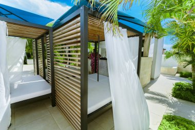 19 Haziran 2019 'da, muhteşem, rahat, masajlı kaplıca odası, Grand Aston otelinde dinlenme kabinleri, rahatlatıcı bir atmosfer, büyüleyici güneşli bir gün, millet. 