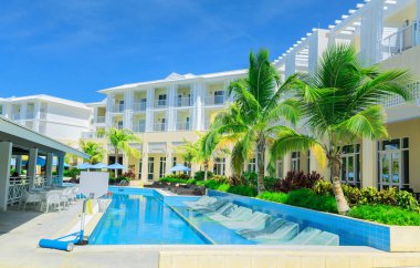 Las Brujas, Cayo Santa Maria, Küba 17 Haziran 2019 güzel davetkar manzaralı Vip alanı yüzme havuzu ve Angsana lüks oteli, güneşli, muhteşem yaz gününde, rahatlatıcı atmosfer 