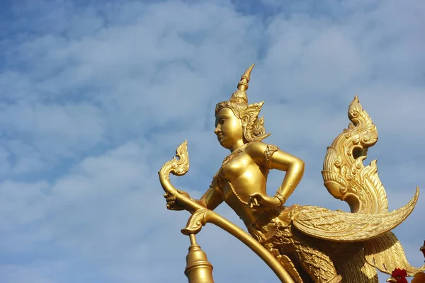 Kinnaree Tailandês Dourado Meia Mulher Meia Estátua Pássaro Com Fundo — Fotografia de Stock