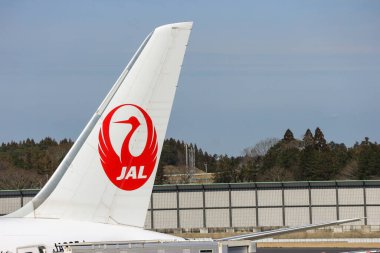 2020 Mart 04. Chiba Japonya. Japon Jal havayolu uçağı Narita uluslararası havaalanından kalkışa hazırlanıyor..